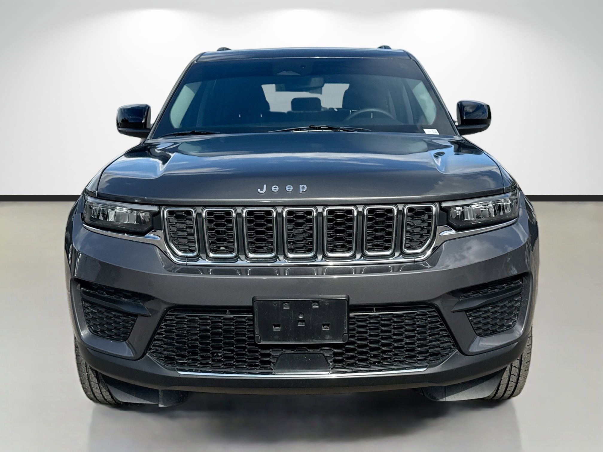 Used 2024 Jeep Grand Cherokee Laredo image 8