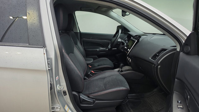Used 2023 Mitsubishi Outlander Sport ES AWD/4WD image 11
