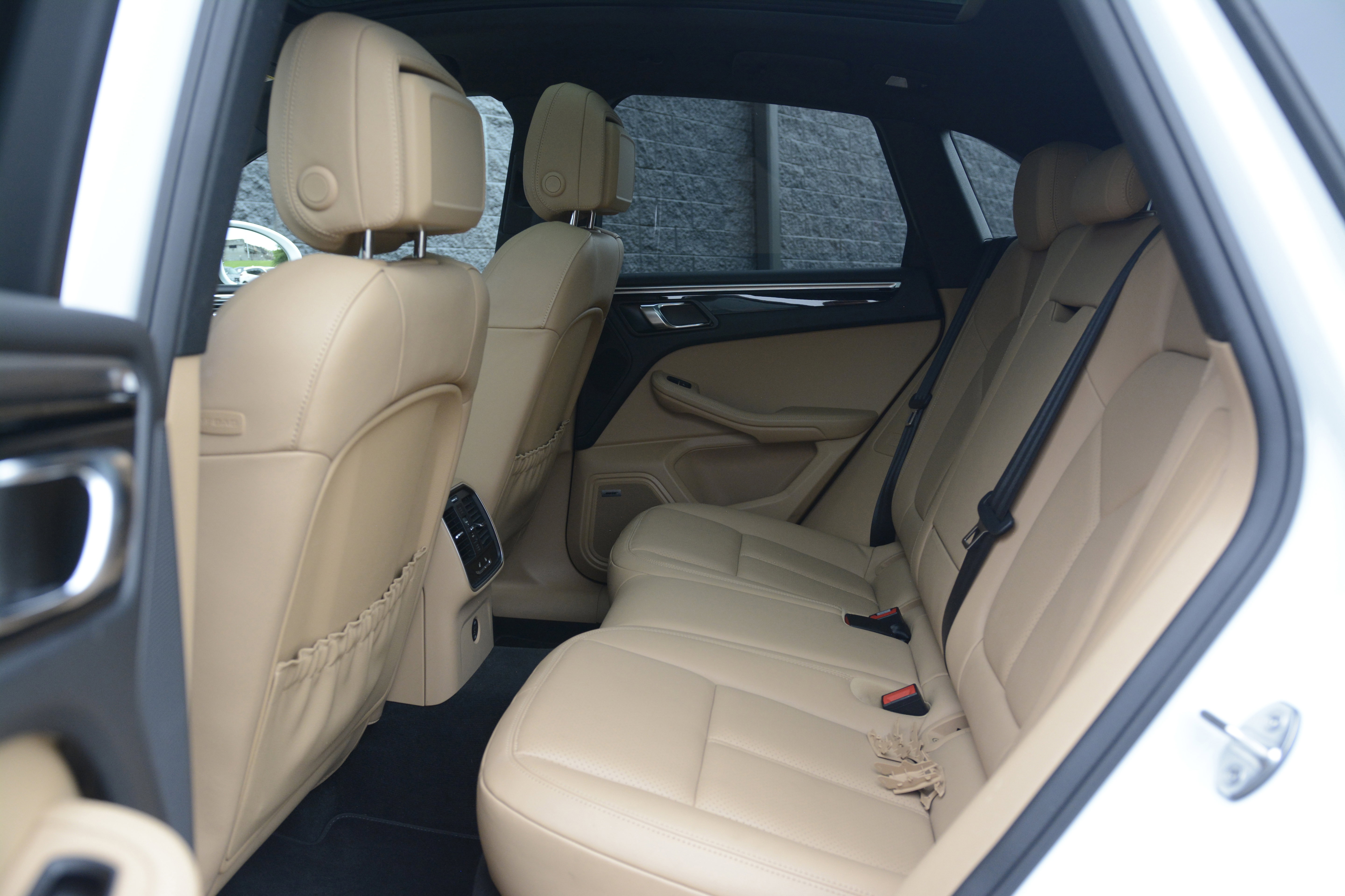 Certified 2018 Porsche Macan S AWD/4WD image 31