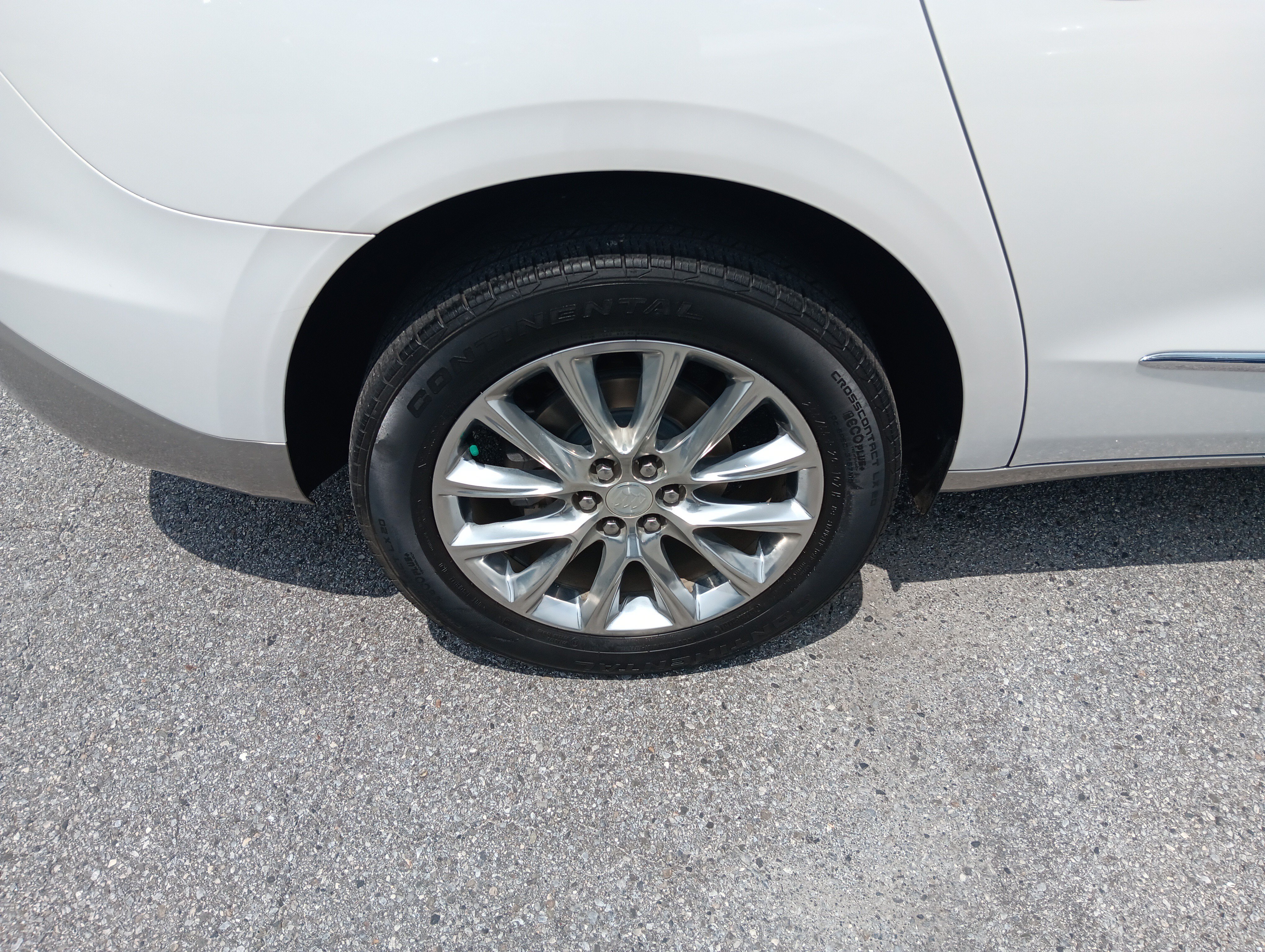 Used 2020 Buick Enclave Essence w/ Sound and Sites Package FWD image 6