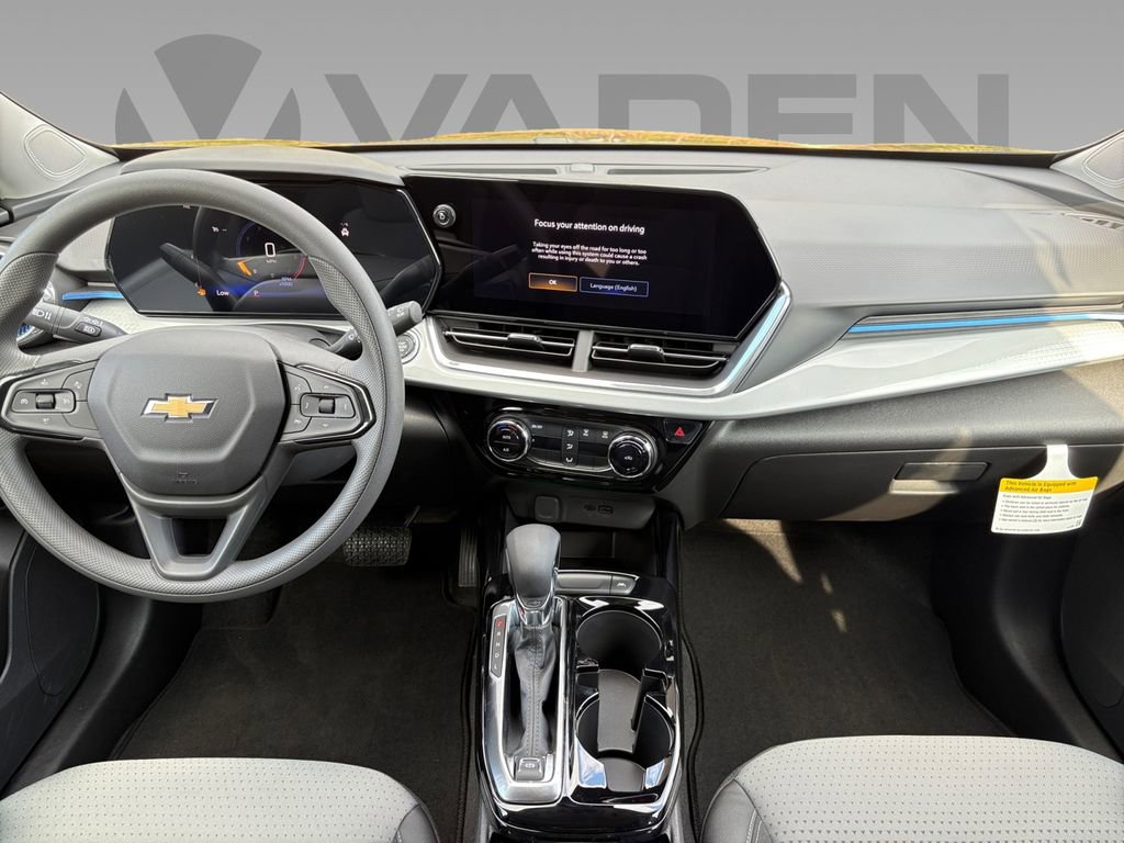 Used 2025 Chevrolet Trax LT w/ LT Convenience Package FWD image 2