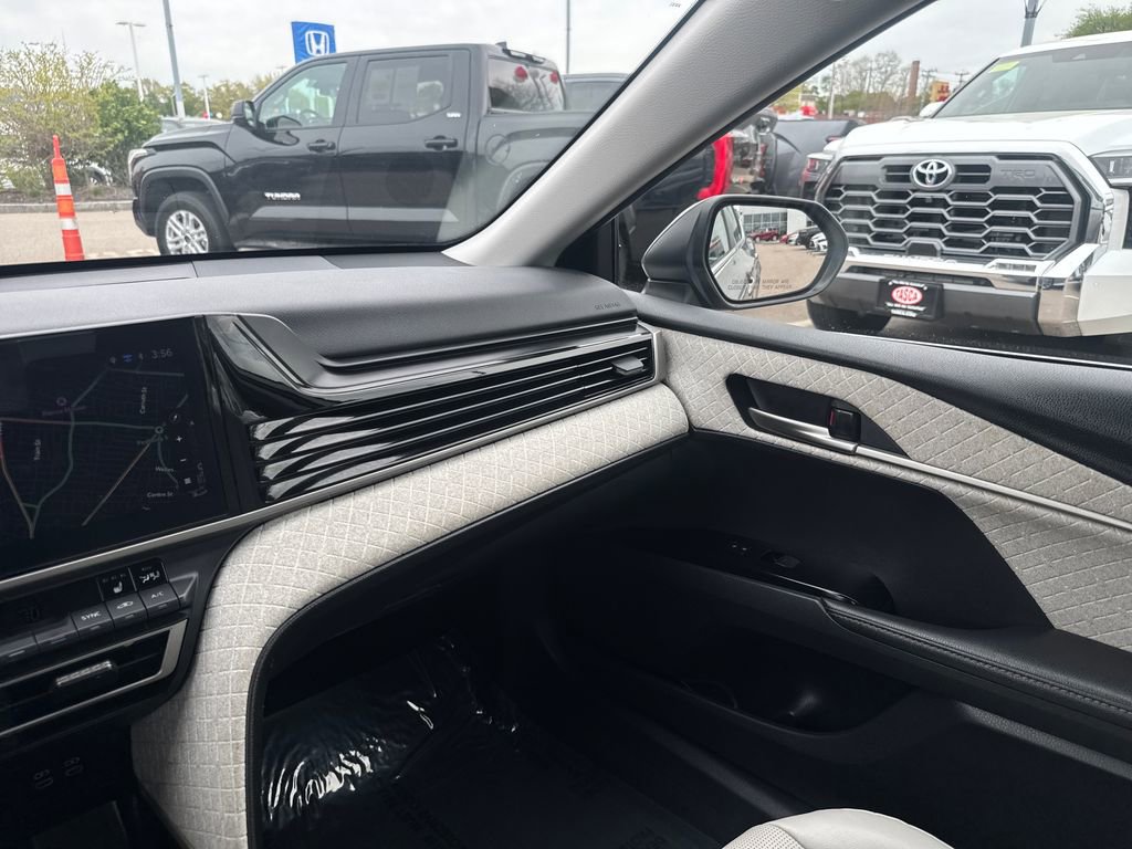 Used 2025 Toyota Camry XLE AWD/4WD image 26