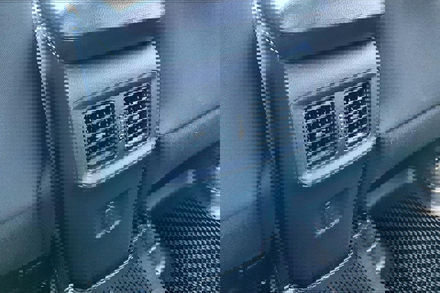 Used 2022 Toyota RAV4 LE image 32