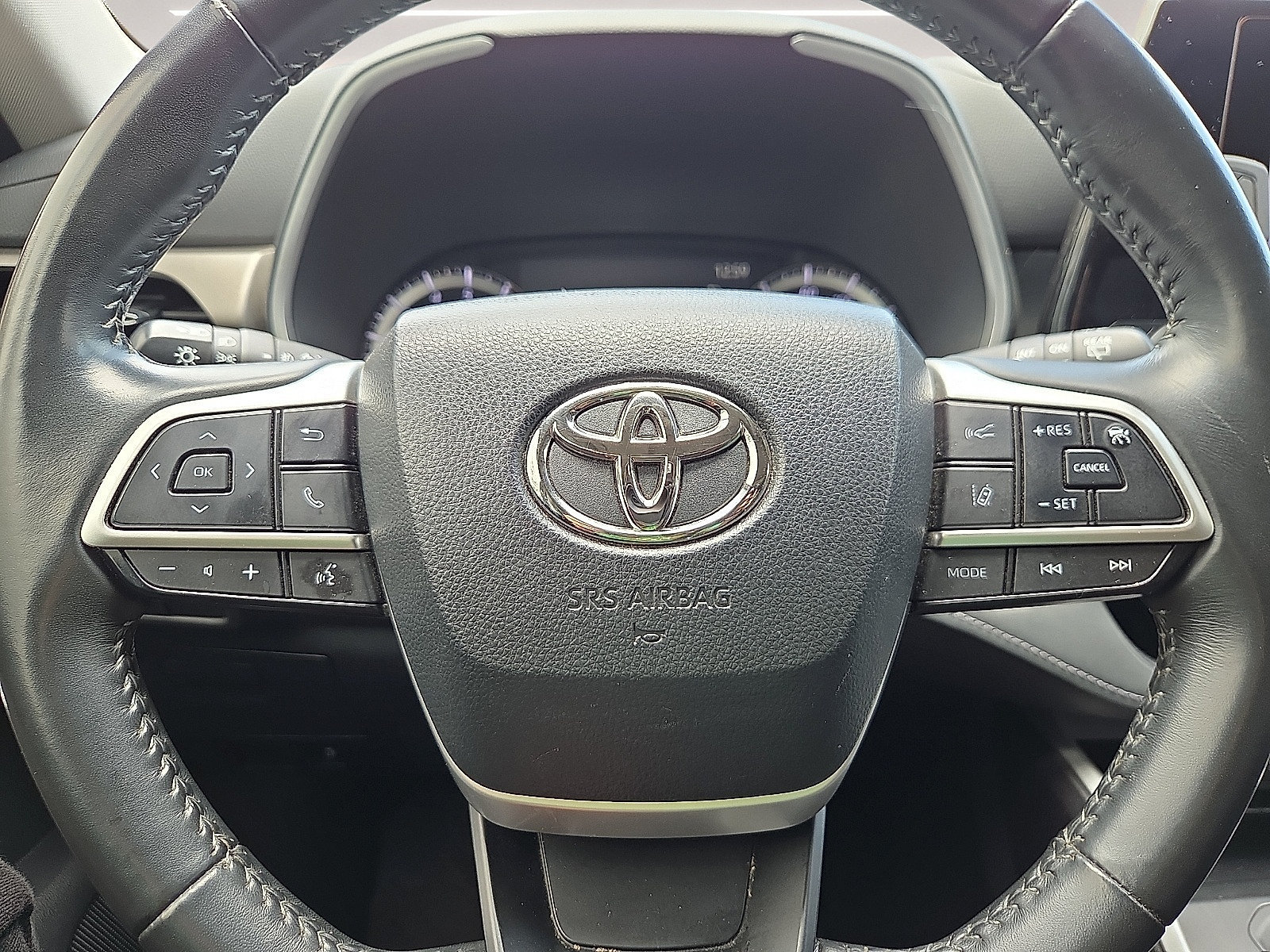 Used 2023 Toyota Highlander XLE AWD/4WD image 24