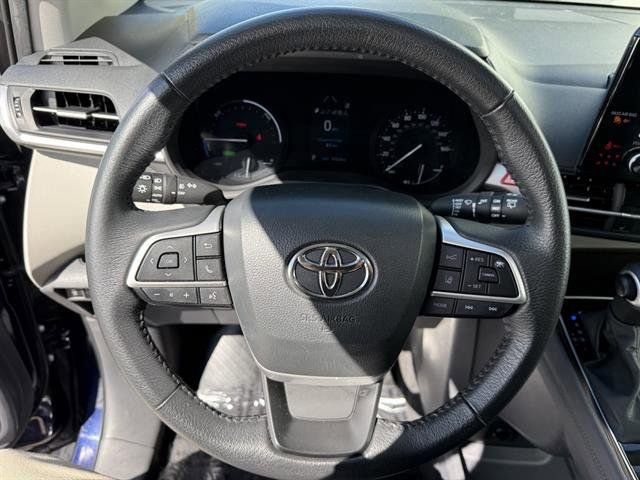 Used 2024 Toyota Sienna XLE image 22