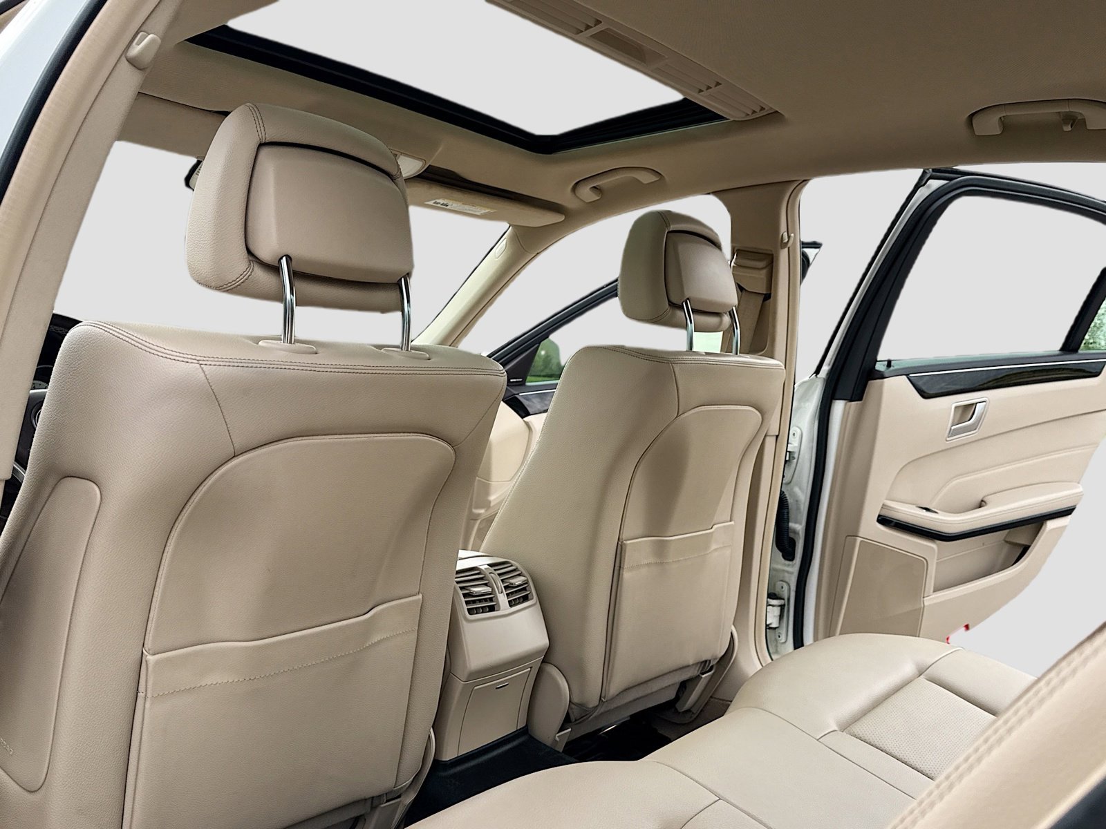 Used 2016 Mercedes-Benz E 350 4MATIC Sedan image 6