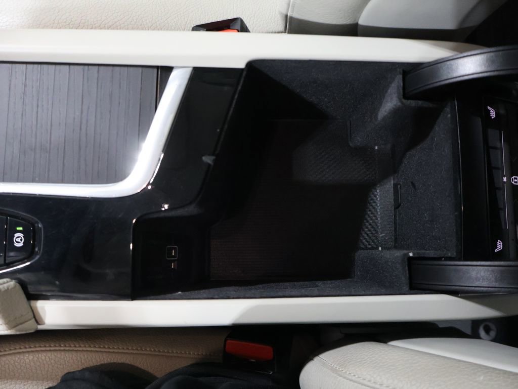 Used 2020 Volvo XC90 T6 Momentum image 33