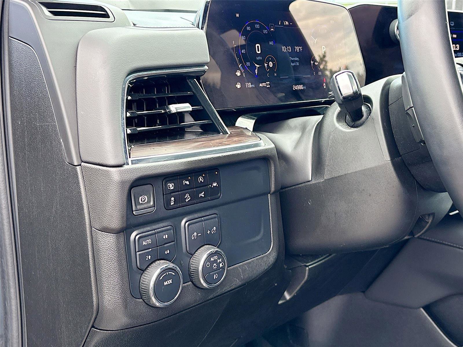 Used 2025 Chevrolet Suburban Z71 AWD/4WD image 10