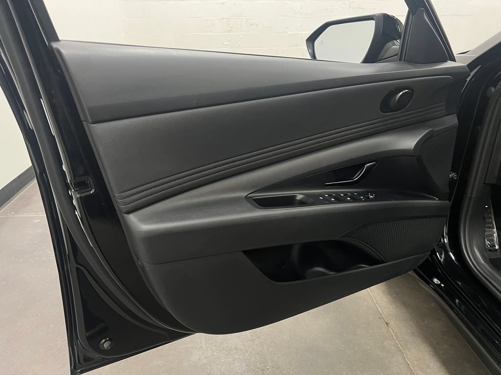 Used 2025 Hyundai Elantra SEL FWD image 12