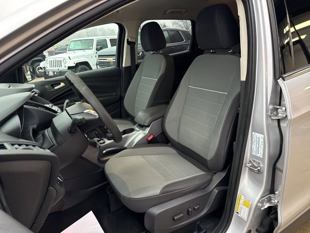 Used 2015 Ford Escape SE w/ Equipment Group 201A image 2