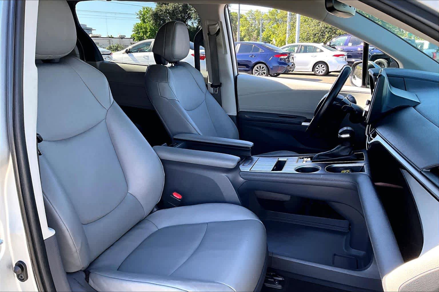 Used 2021 Toyota Sienna XLE FWD image 8