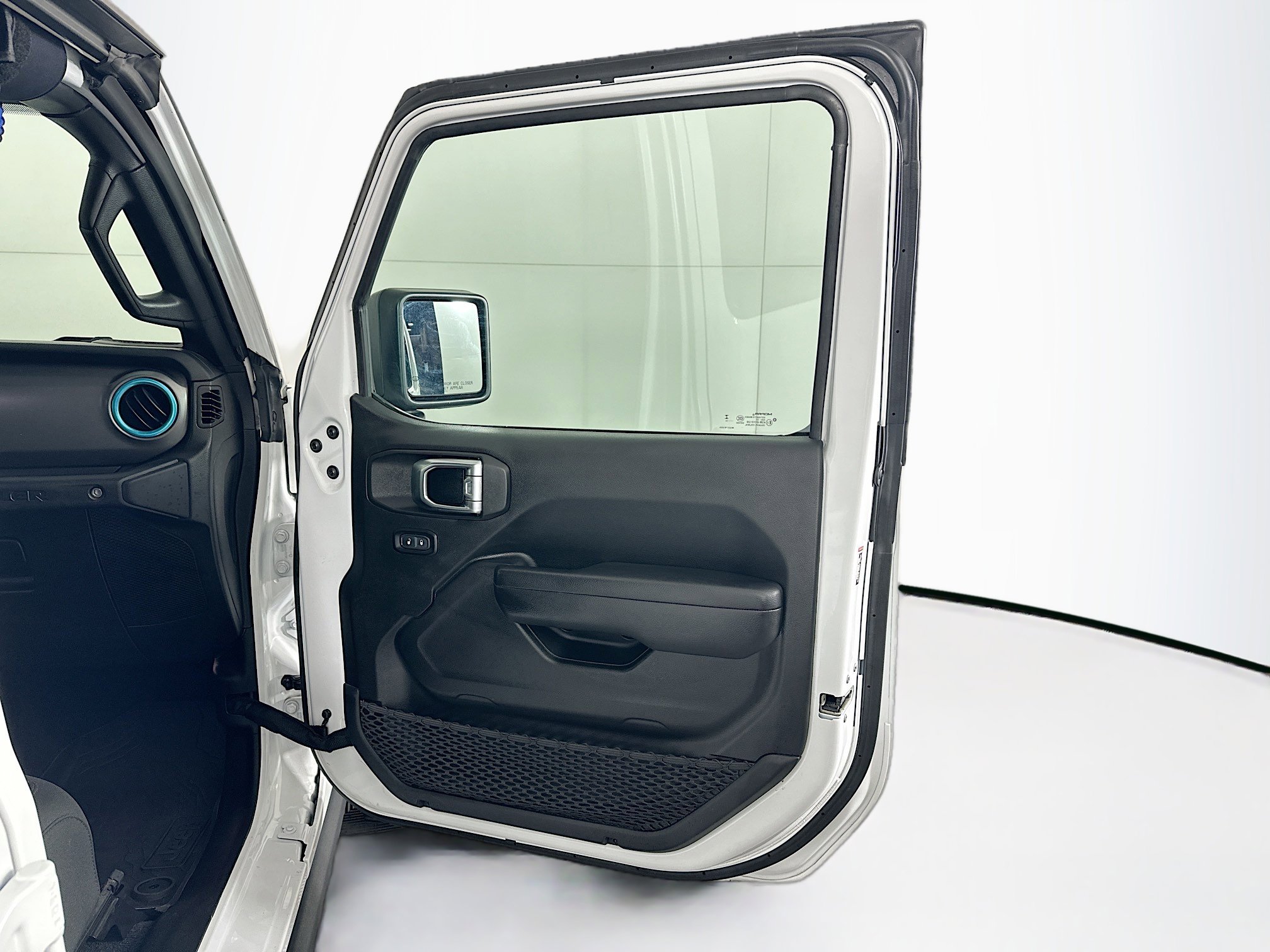 Used 2023 Jeep Wrangler Unlimited w/ Cold Weather Group image 31