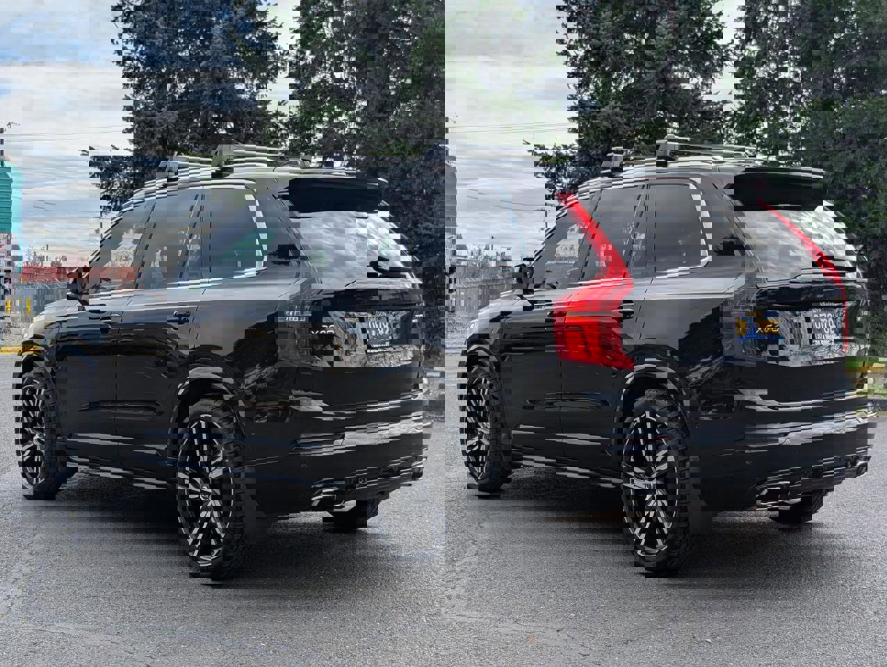 Used 2019 Volvo XC90 T8 R-Design w/ Advanced Package image 5