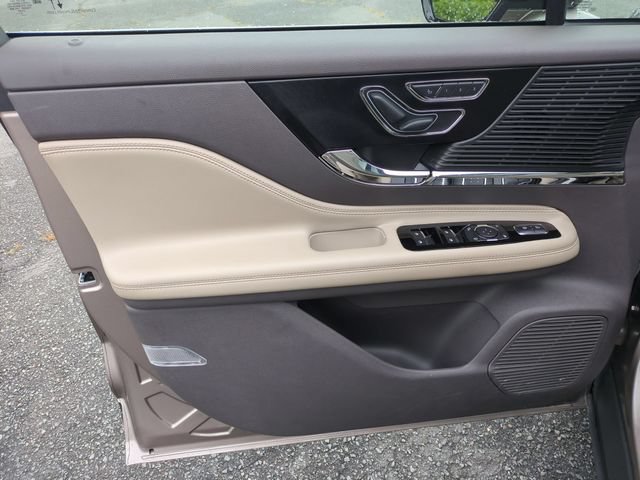 Used 2021 Lincoln Corsair FWD w/ Premium Package image 12