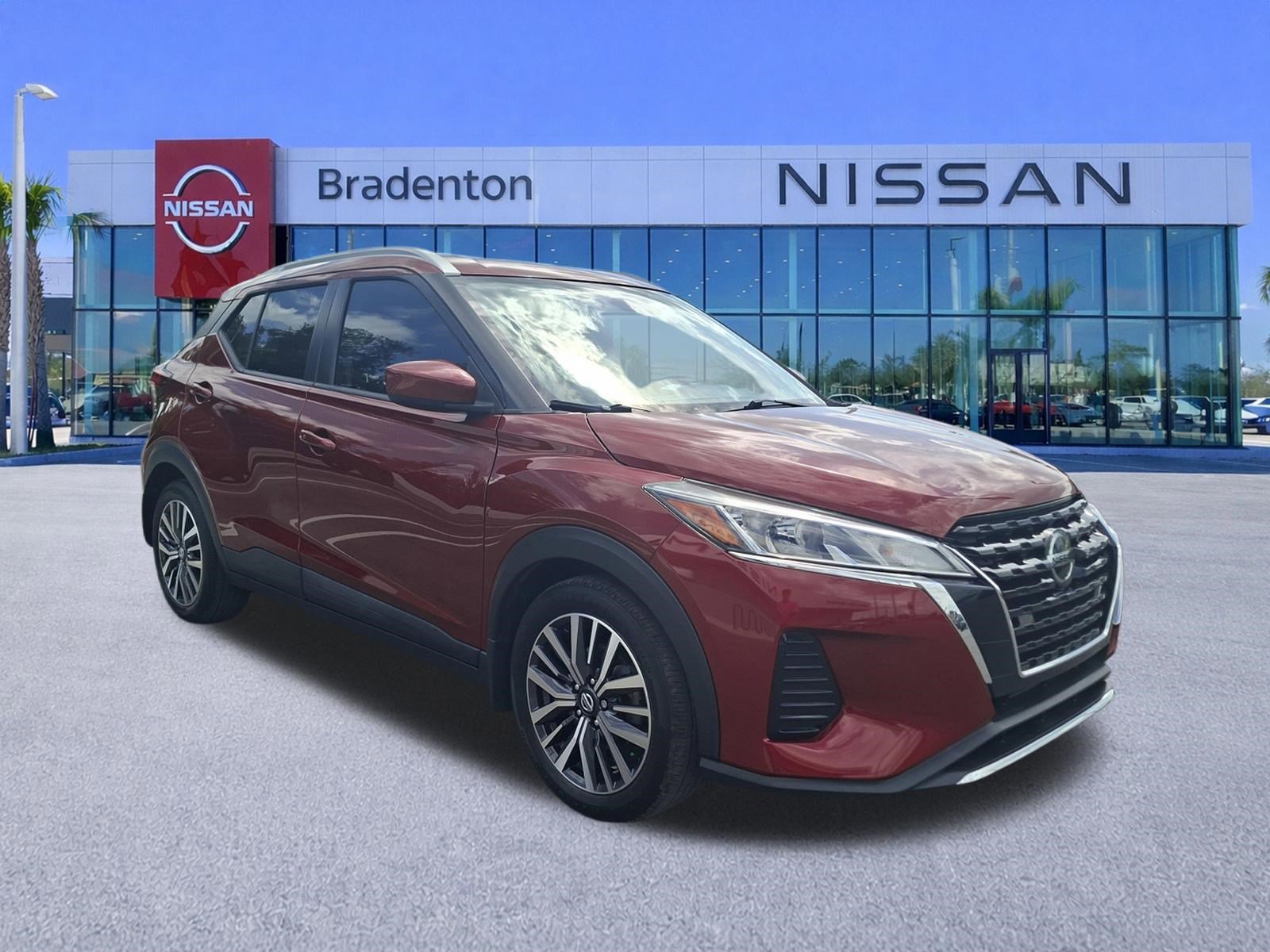 Used 2021 Nissan Kicks SV image 3