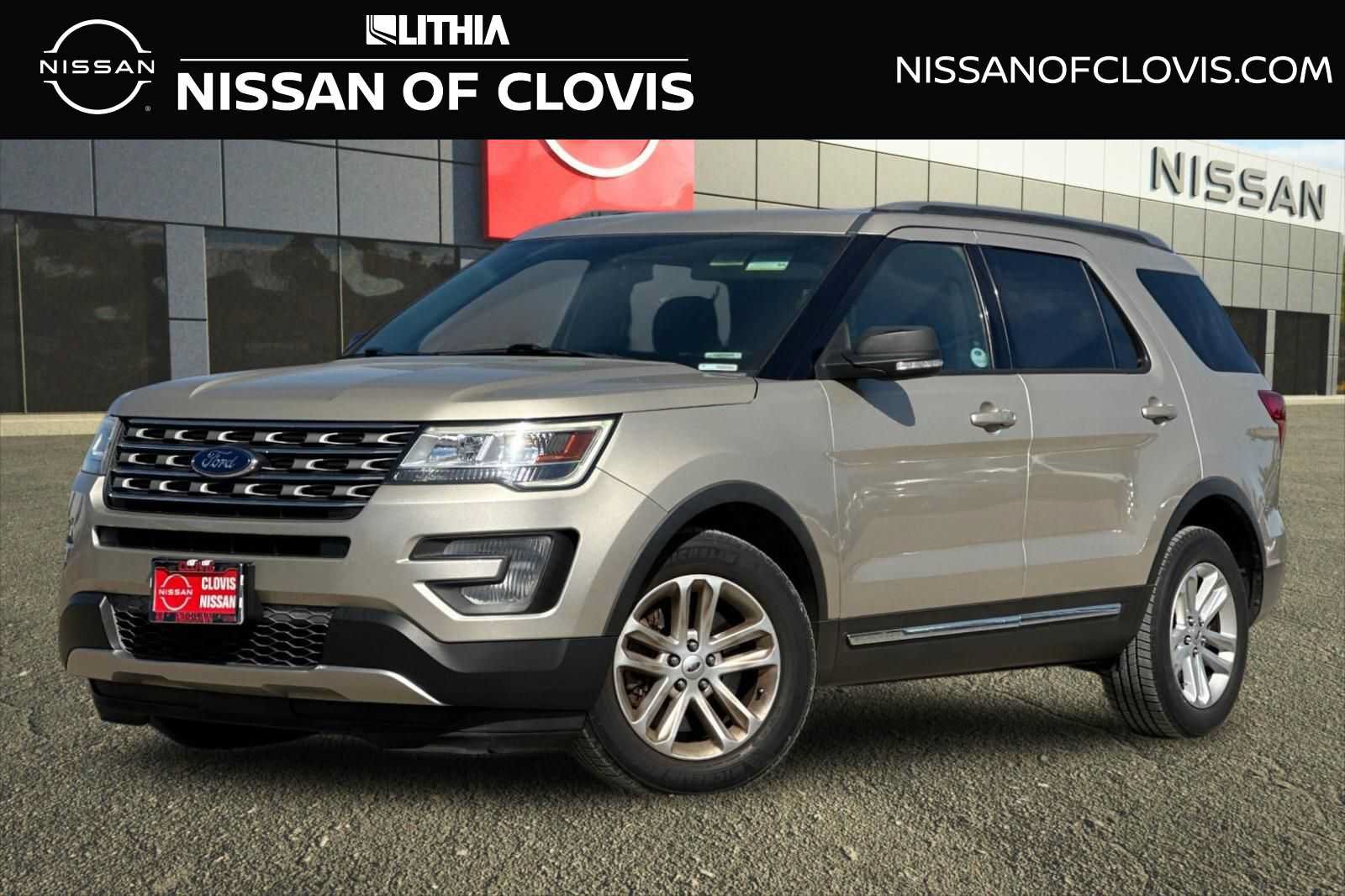 Used 2017 Ford Explorer XLT FWD image 1