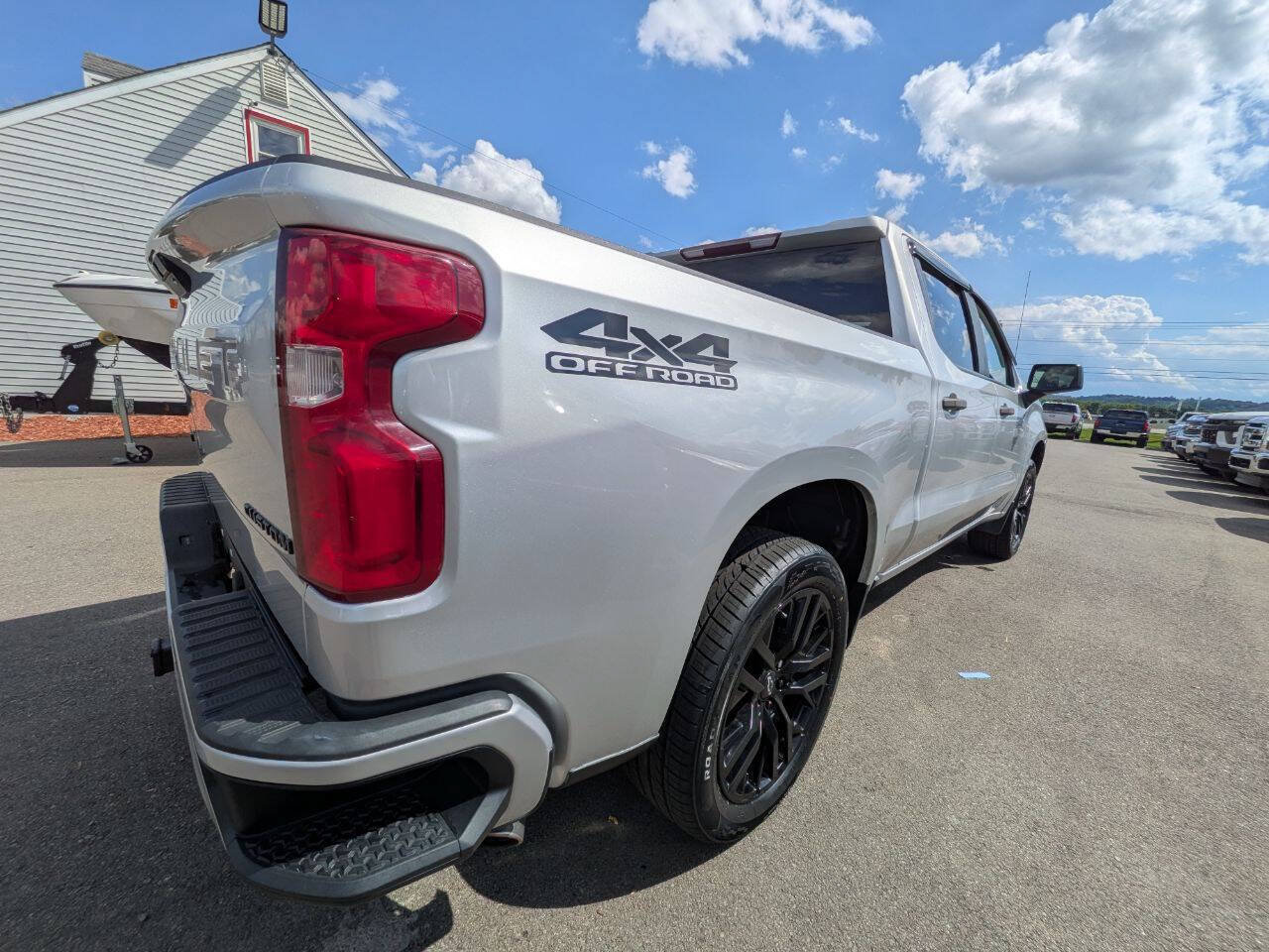 Used 2019 Chevrolet Silverado 1500 Custom w/ Custom Value Package AWD/4WD image 9