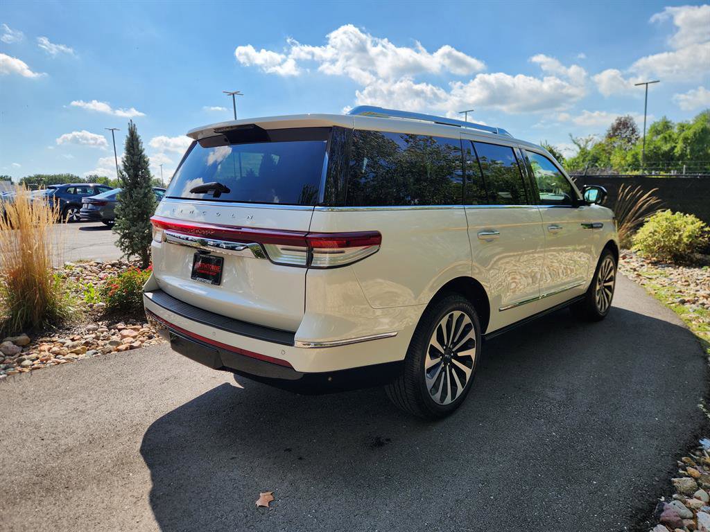Used 2022 Lincoln Navigator Reserve image 5
