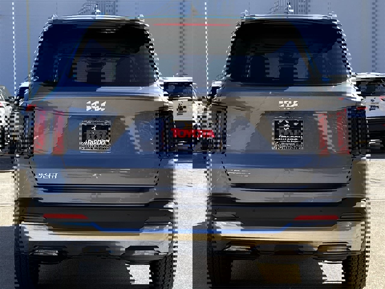 Used 2024 Kia Sorento S w/ Panoramic Sunroof Package image 5