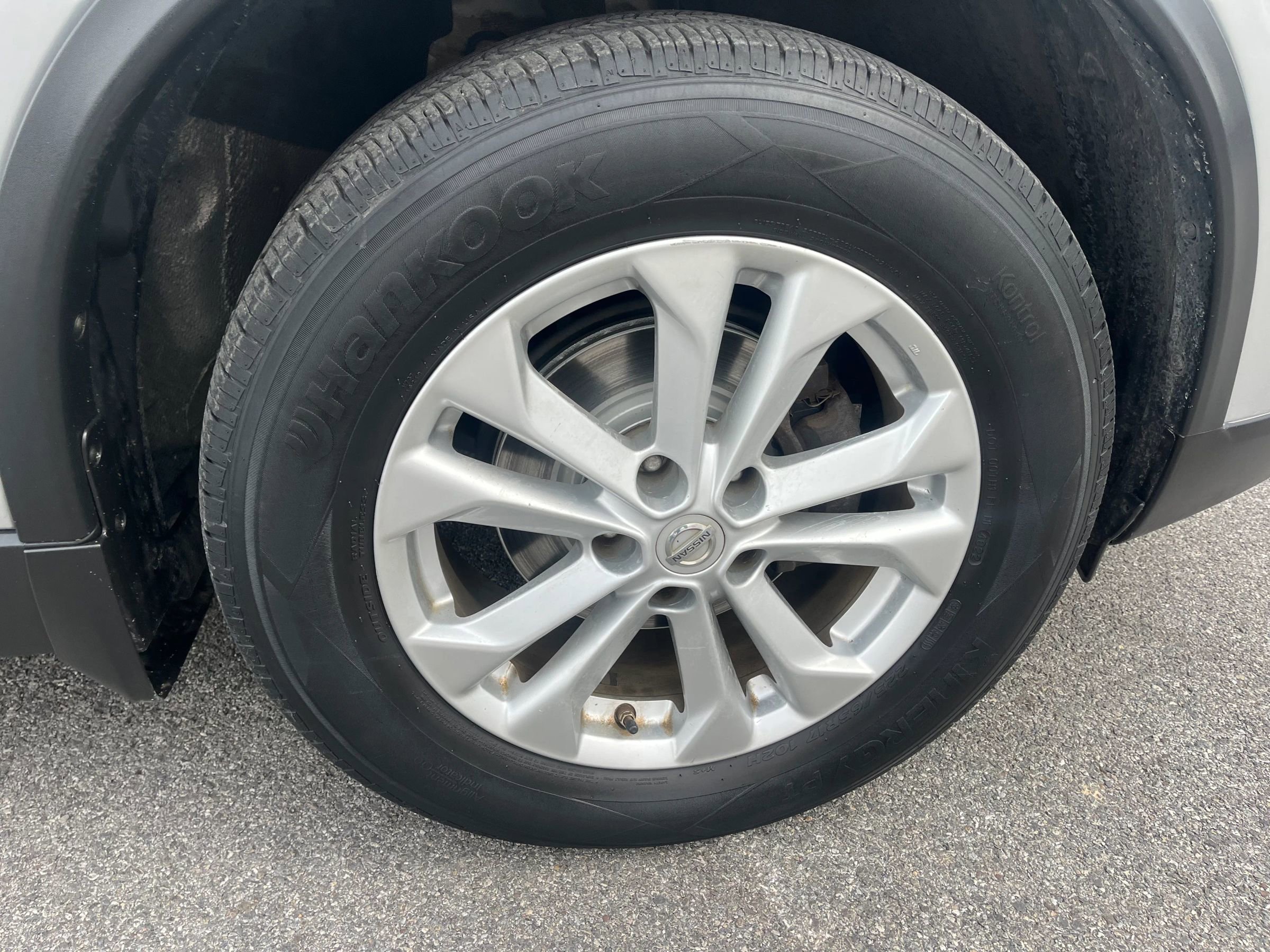 Used 2015 Nissan Rogue SV image 22