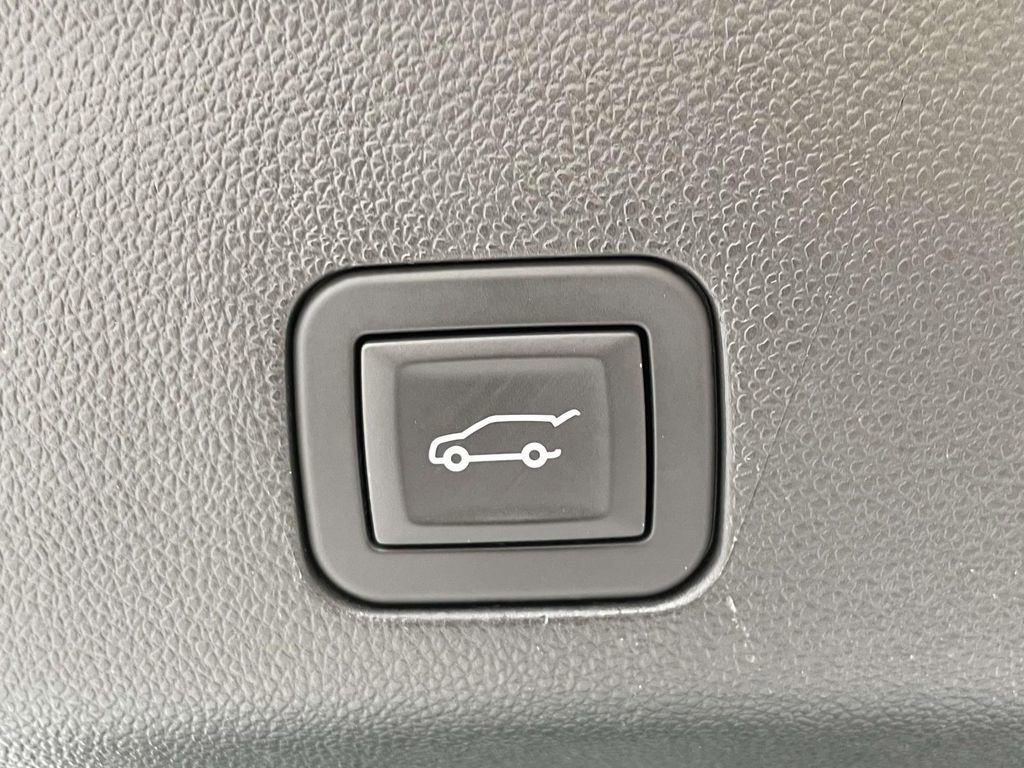 Certified 2025 Cadillac Escalade ESV Sport Platinum image 11