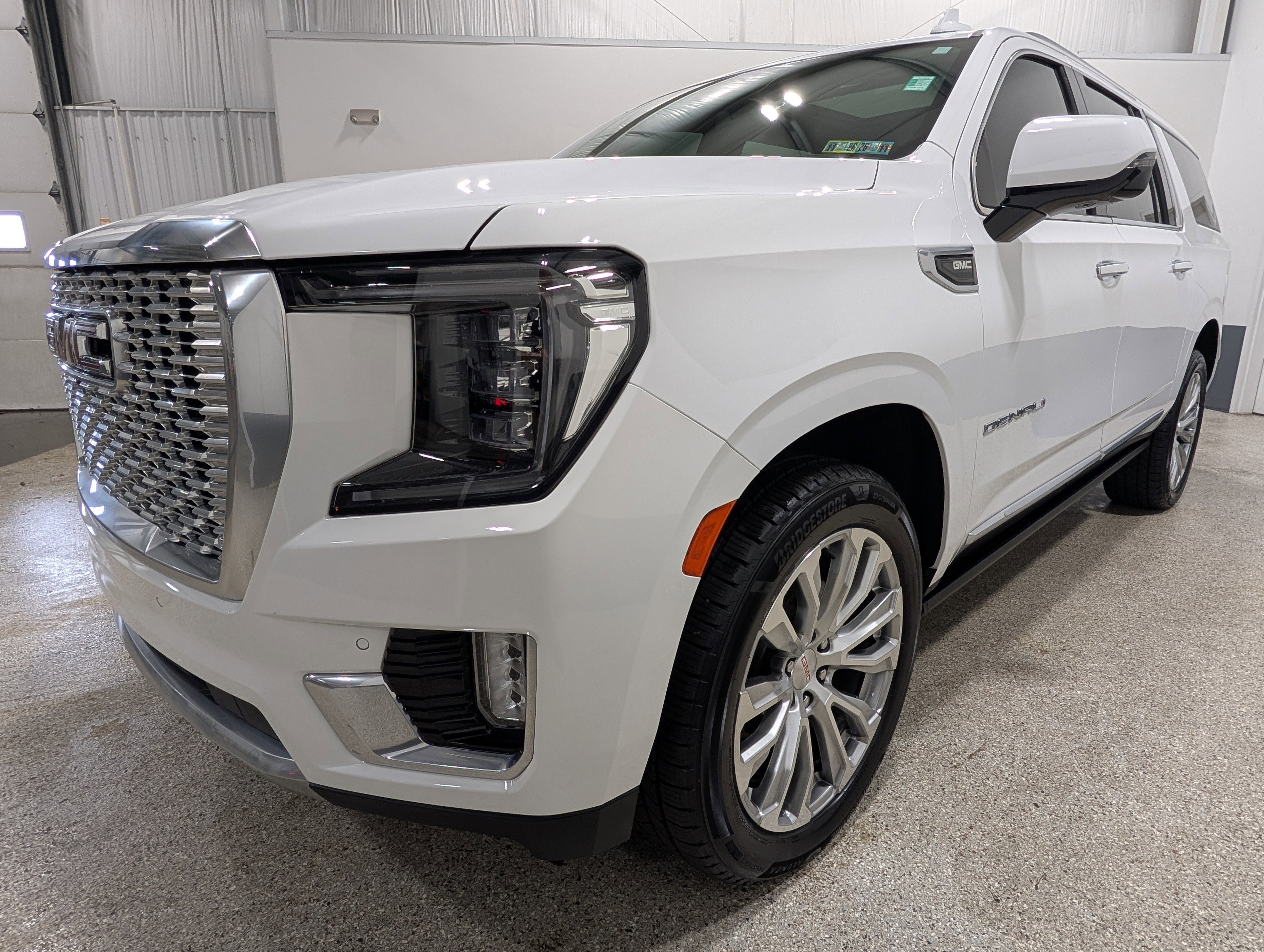 Used 2023 GMC Yukon XL Denali AWD/4WD image 6