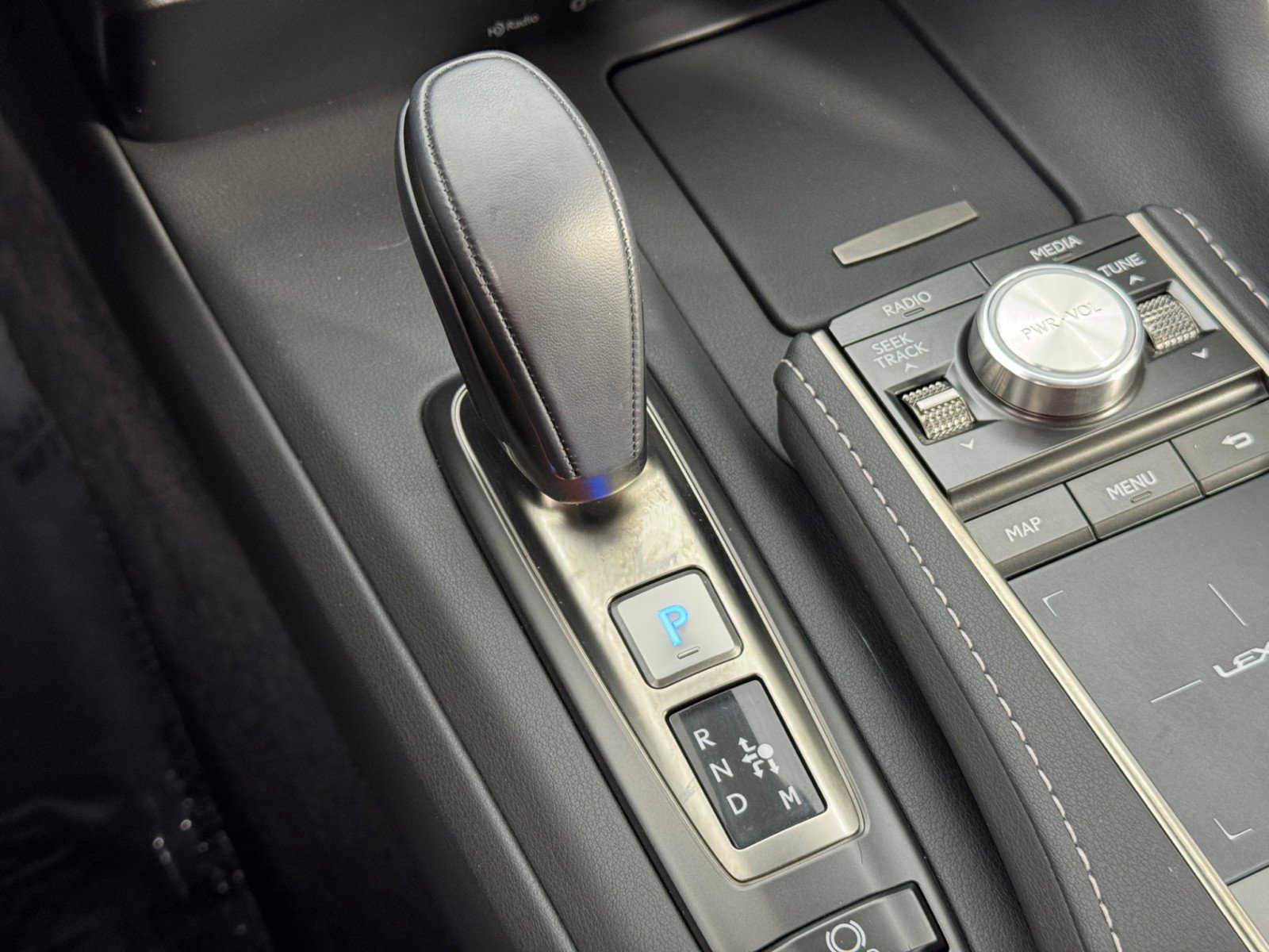 Used 2023 Lexus LC 500 Convertible image 33