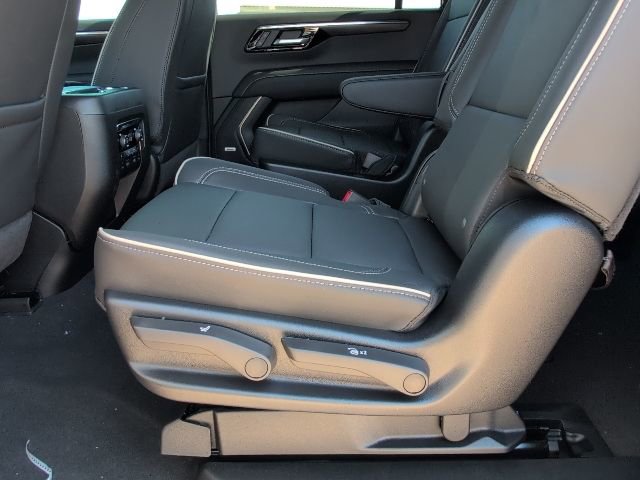 New 2026 Chevrolet Suburban Premier image 8