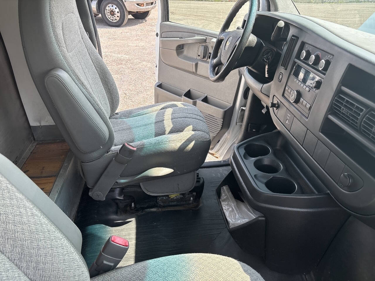Used 2014 Chevrolet Express 3500 Extended RWD image 22