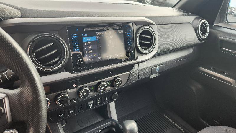Used 2019 Toyota Tacoma TRD Off-Road AWD/4WD image 11