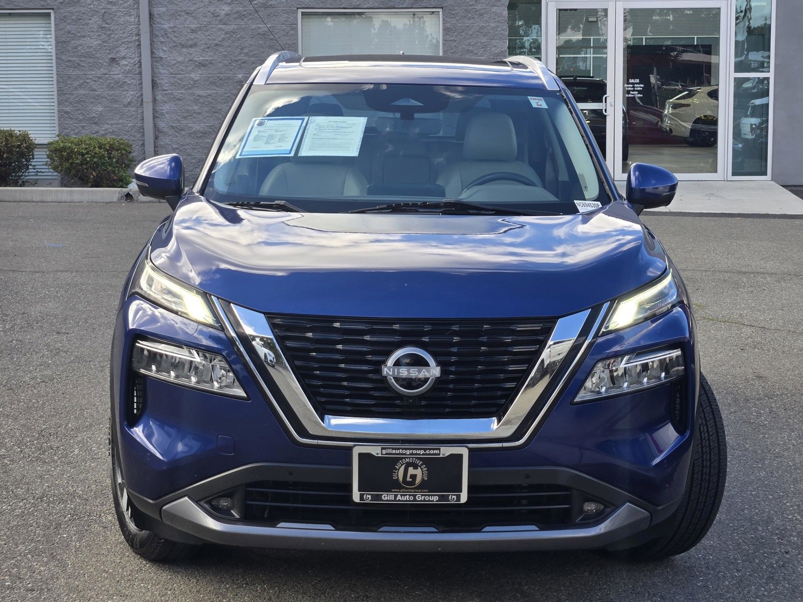 Used 2022 Nissan Rogue SL w/ SL Premium Package image 2
