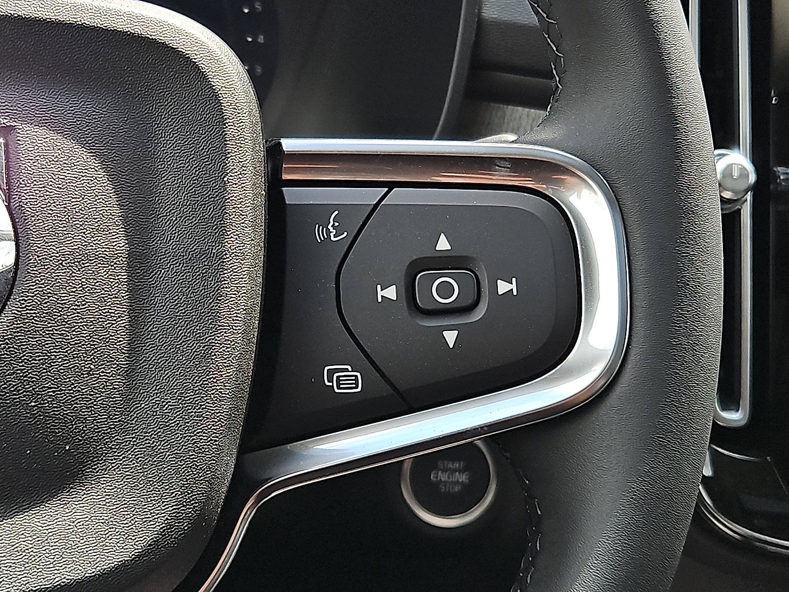 New 2026 Volvo XC40 B5 Plus w/ Climate Package AWD/4WD image 19