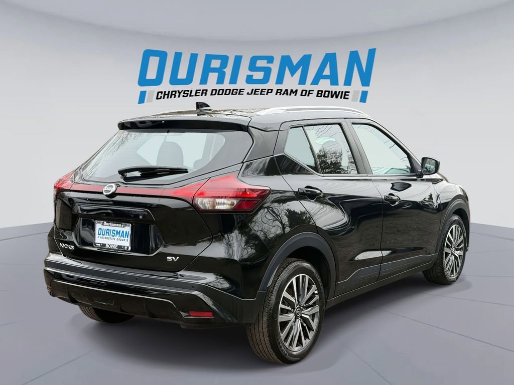 Used 2021 Nissan Kicks SV image 2