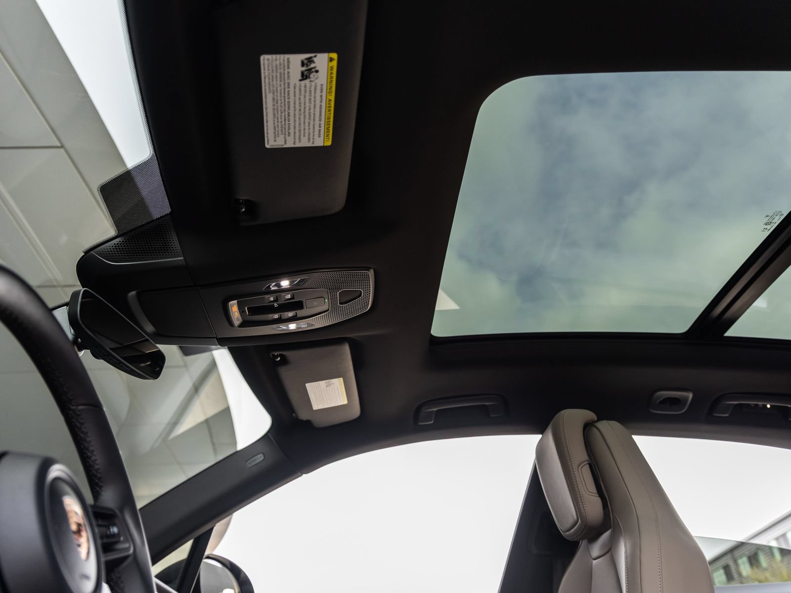 Certified 2025 Porsche Macan Electric RWD image 25