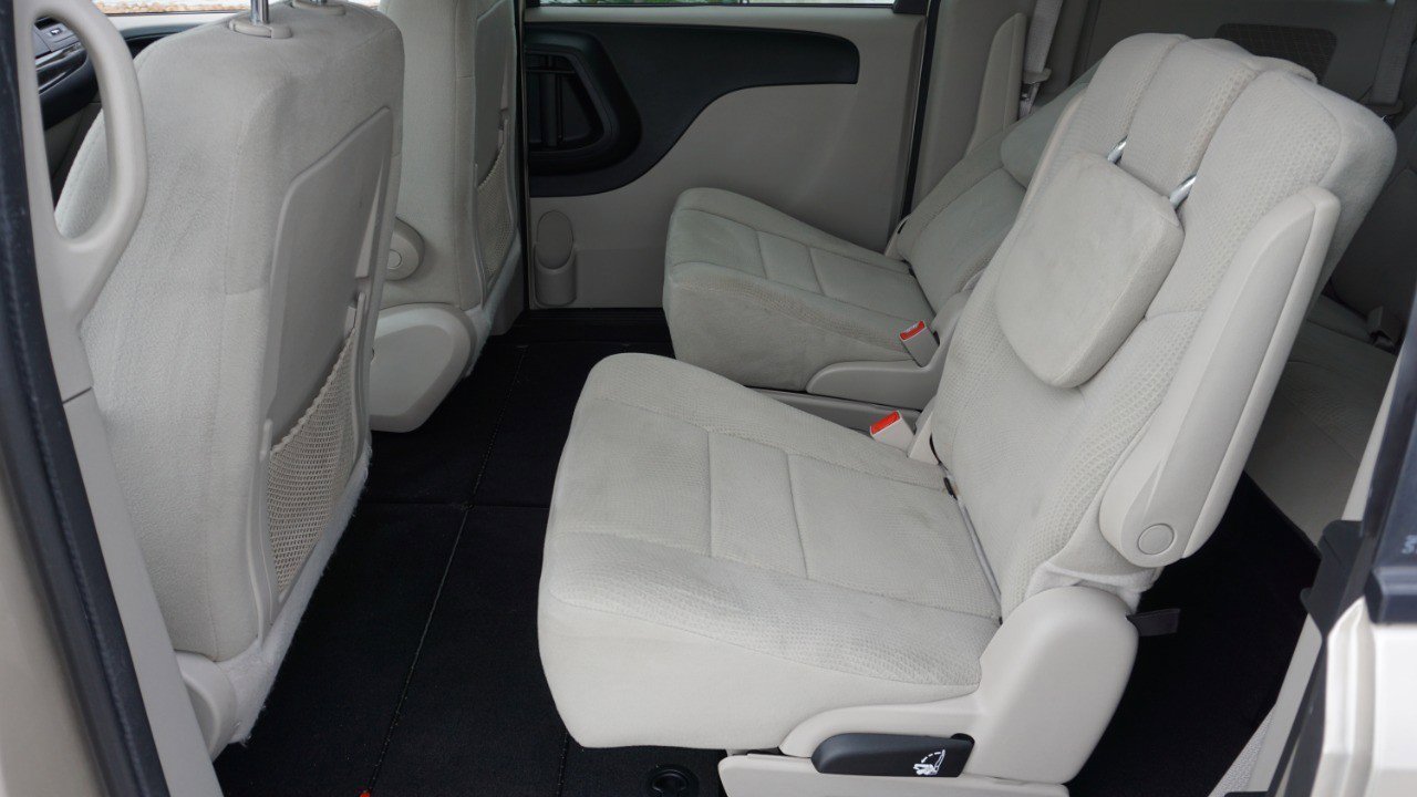 Used 2013 Dodge Grand Caravan SE image 25