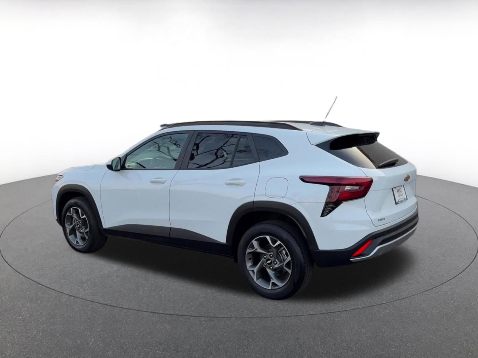 Used 2025 Chevrolet Trax LT w/ LT Convenience Package image 10