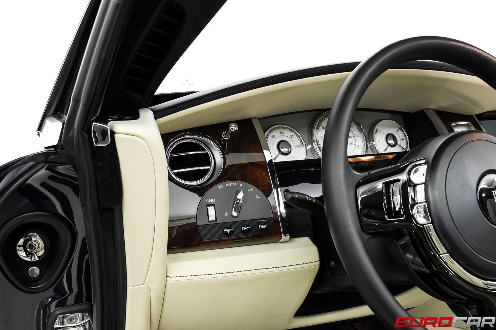 Used 2017 Rolls-Royce Dawn RWD image 27