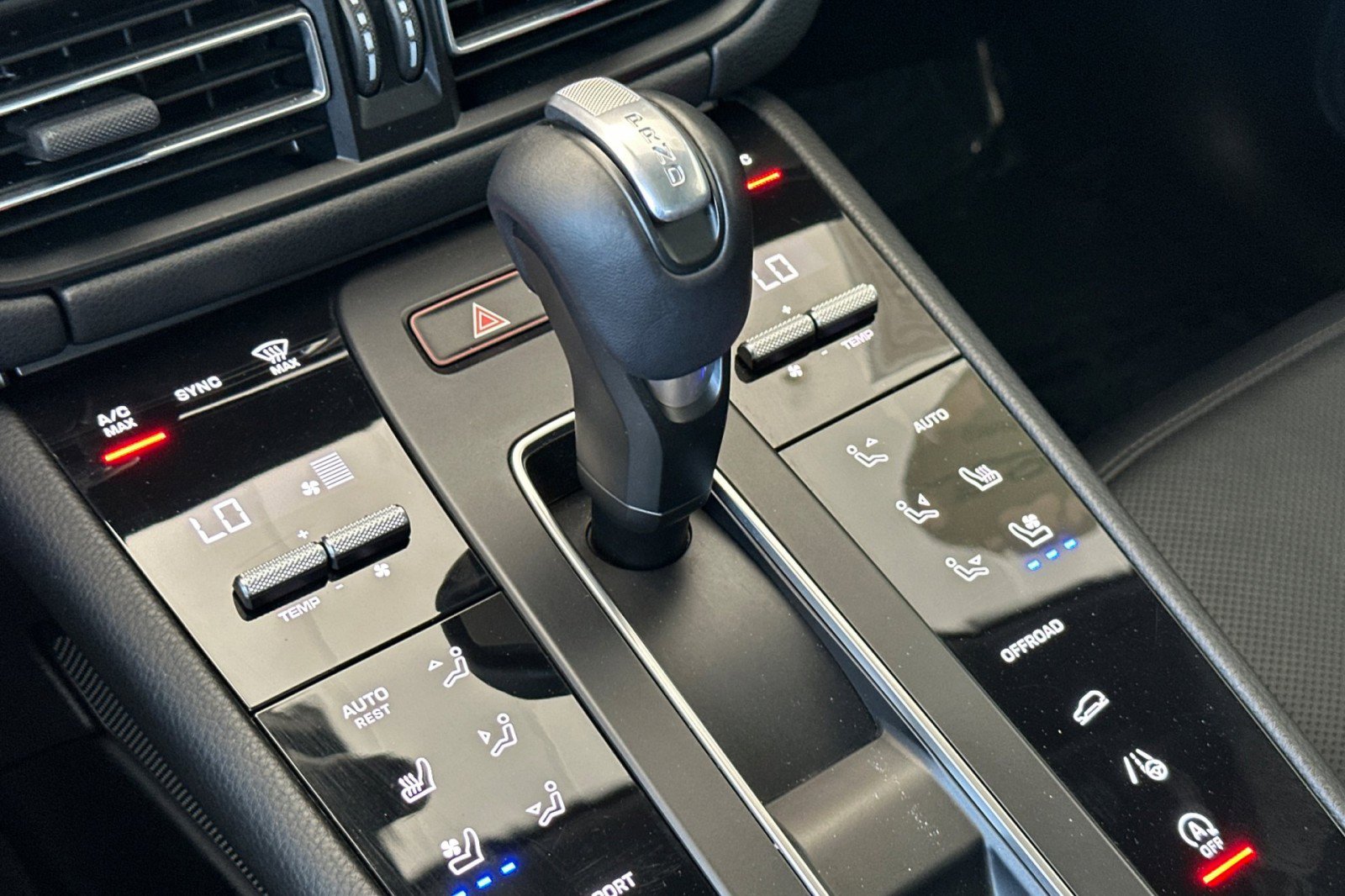 Certified 2024 Porsche Macan image 22