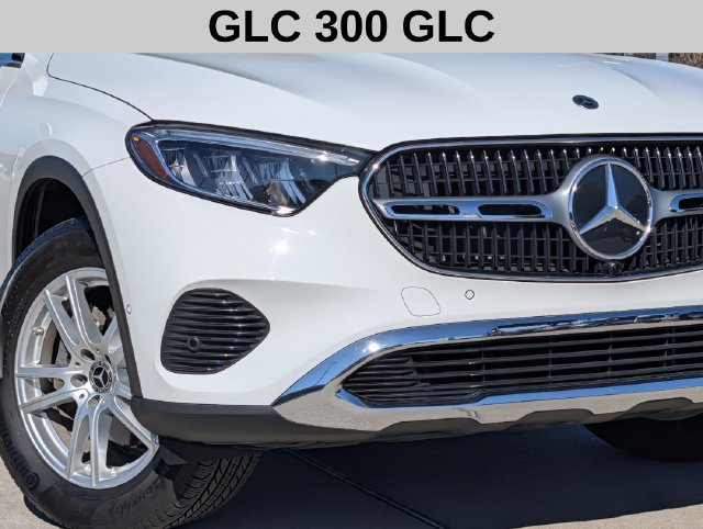Used 2025 Mercedes-Benz GLC 300 4MATIC image 3