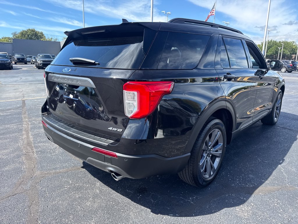 Used 2024 Ford Explorer XLT w/ Equipment Group 202A AWD/4WD image 8