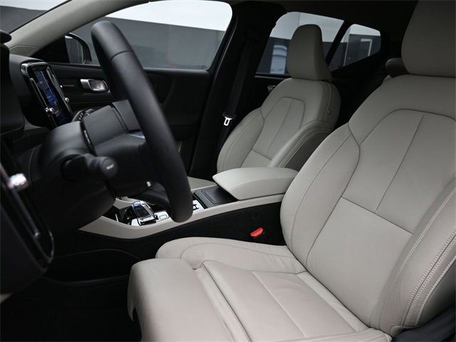 Used 2024 Volvo XC40 B5 Plus w/ Climate Package image 9