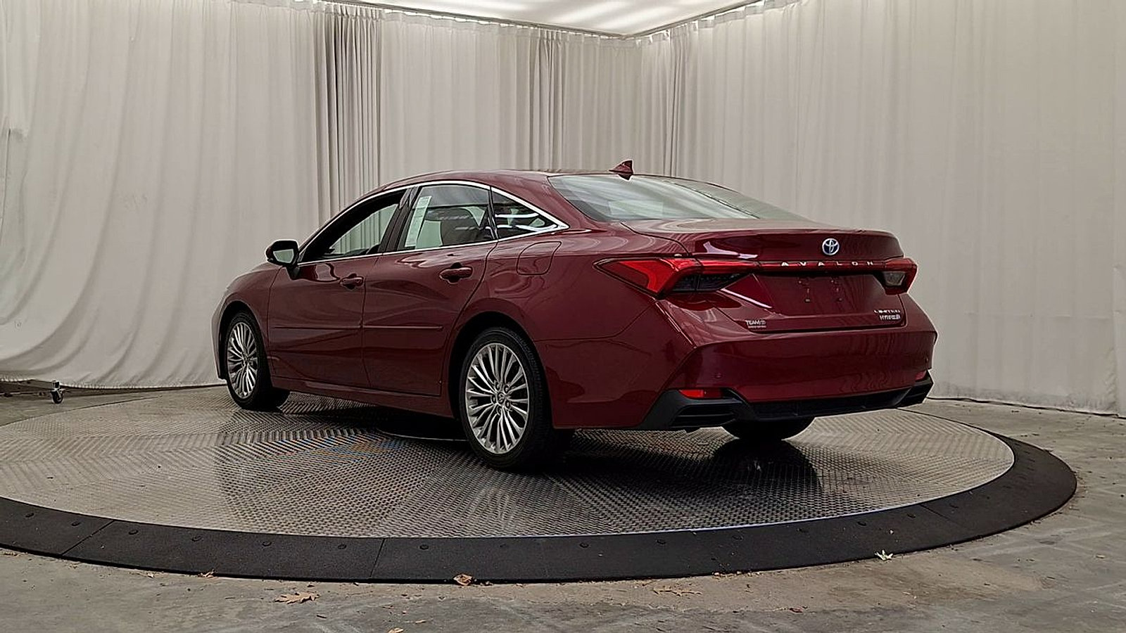 Certified 2022 Toyota Avalon Limited w/ Advanced Safety Package FWD image 9