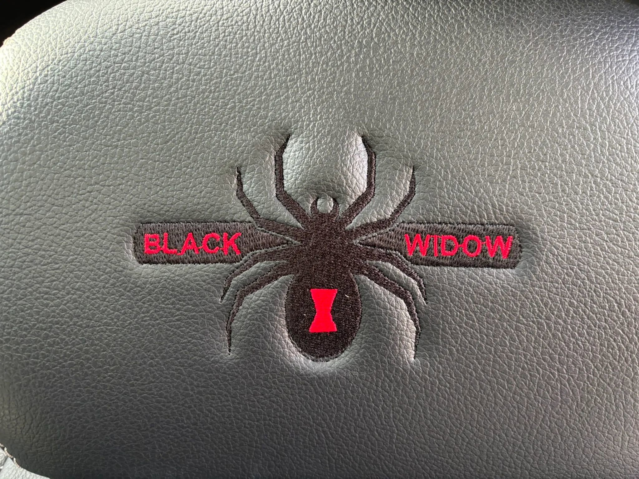 Used 2022 Ford F250 Lariat w/ Black Appearance Package image 11