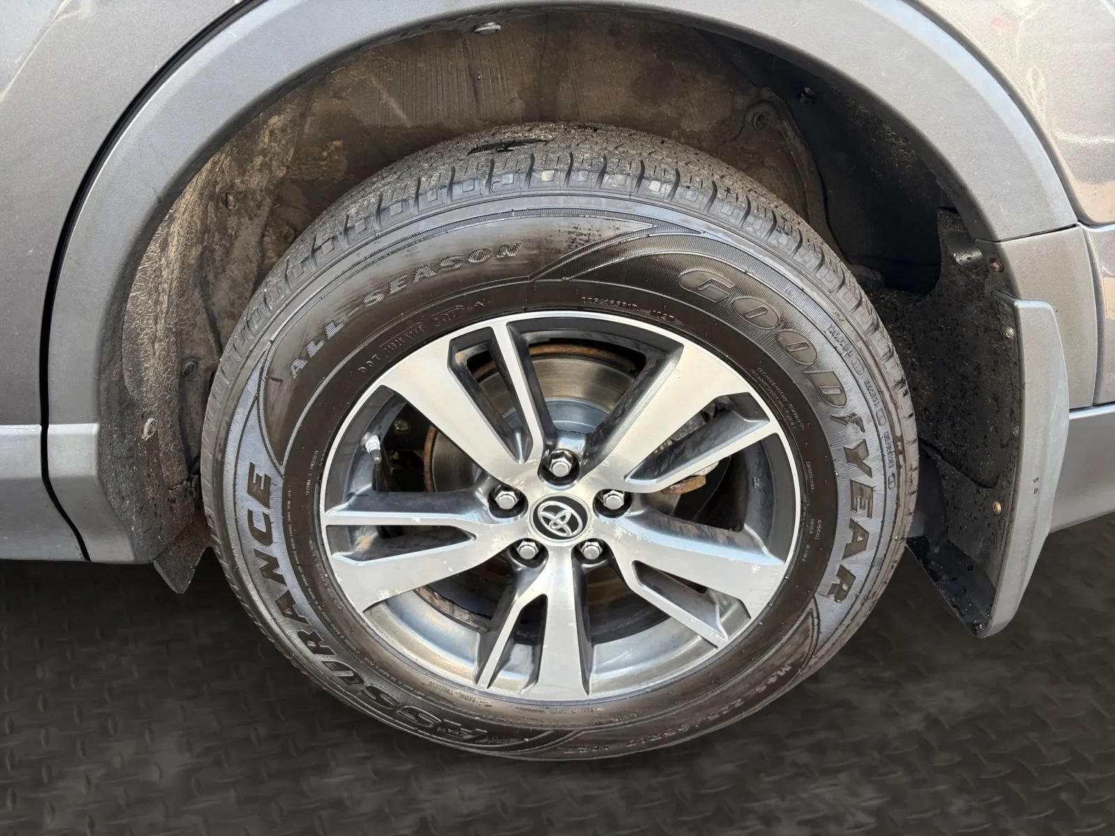 Used 2018 Toyota RAV4 XLE AWD/4WD image 42