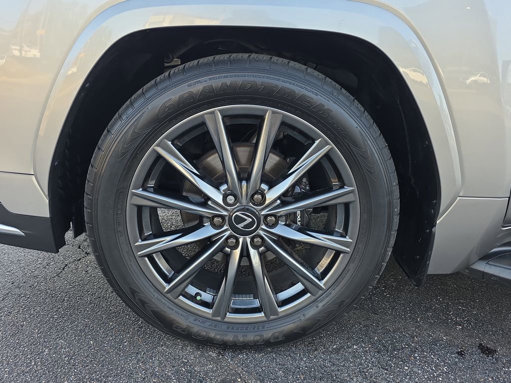 Used 2024 Lexus LX 600 F Sport image 9