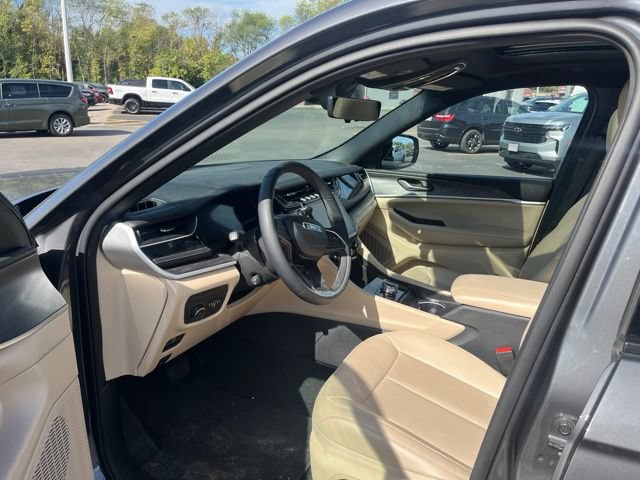 Used 2023 Jeep Grand Cherokee Limited w/ Luxury Tech Group II AWD/4WD image 26