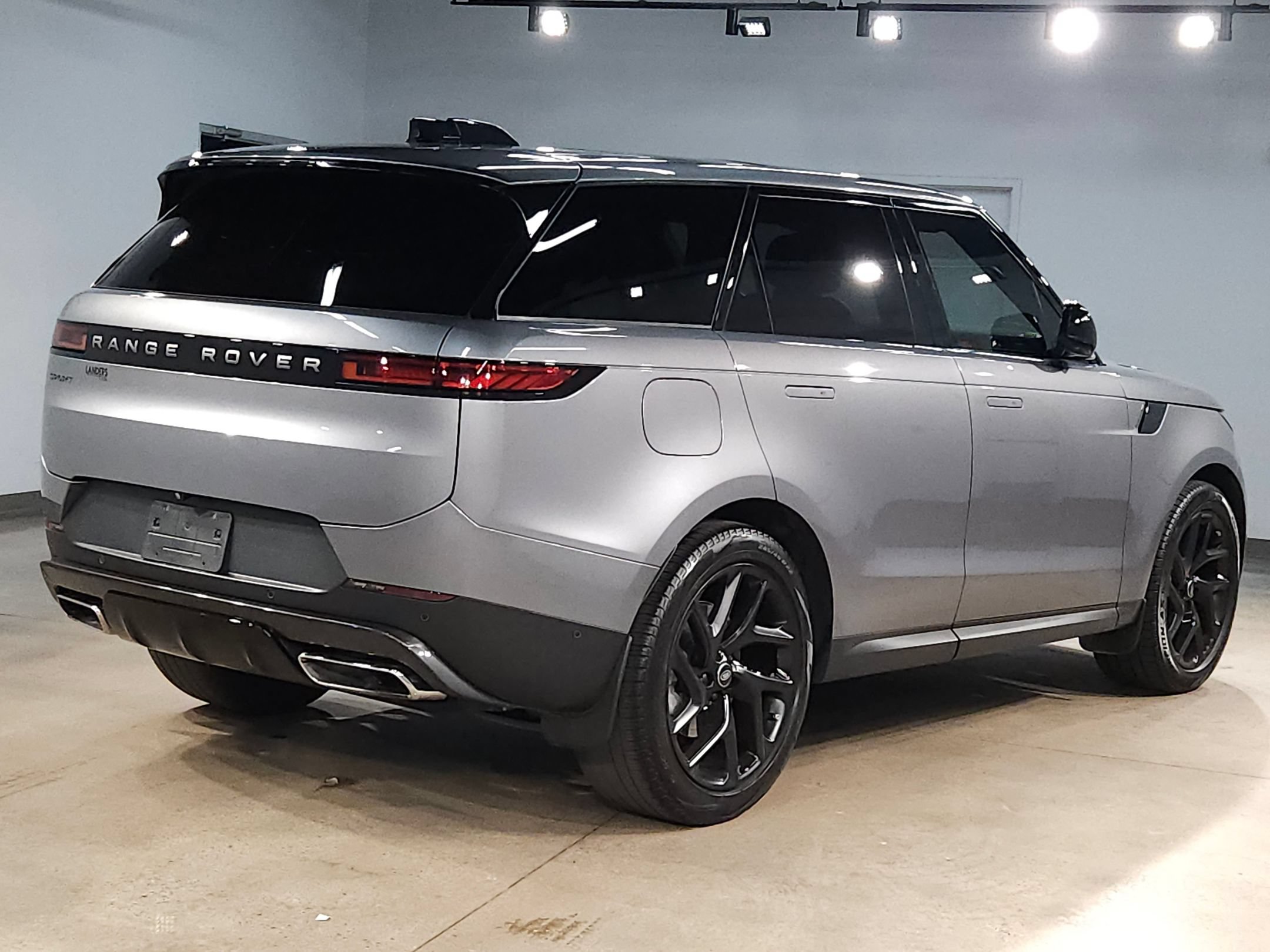 Used 2024 Land Rover Range Rover Sport SE AWD/4WD image 7