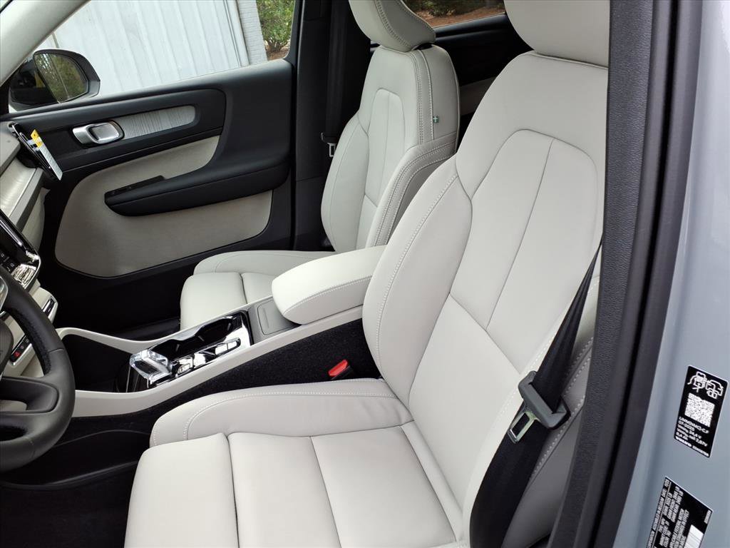 New 2026 Volvo XC40 B5 Plus w/ Protection Package Premier image 15