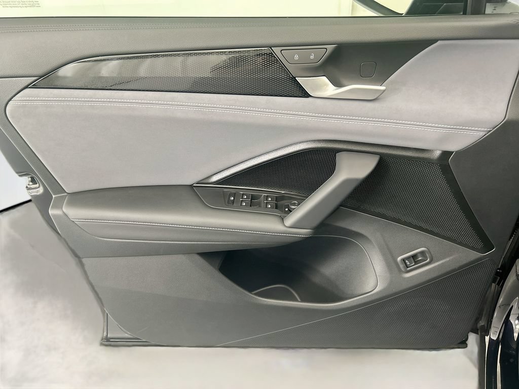 New 2026 Volkswagen Tiguan SE R-Line FWD image 22