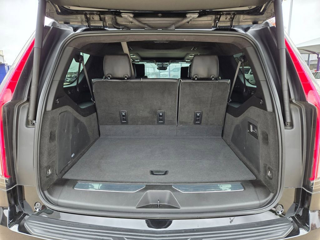 Certified 2024 Cadillac Escalade ESV V w/ LPO, ONYX Package image 32